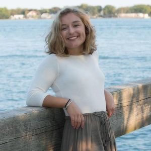 Meet your Posher, Adrianna